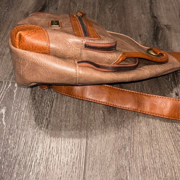 White Mountain Sling Pack Crossbody Bag In Brown - Picture 9 of 10